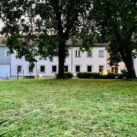 Kervanhof An Der Donau * Kleinpöchlarn