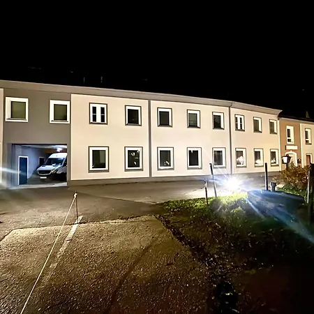 Kervanhof An Der Donau *